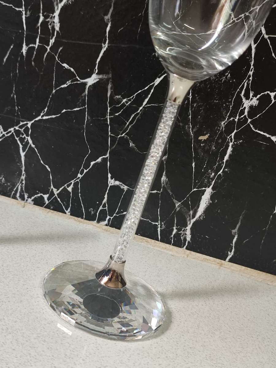 SWARVOSKI - RETAIL R7220,00 - STUNNING CRYSTAL GUT CHAMPER GLASS