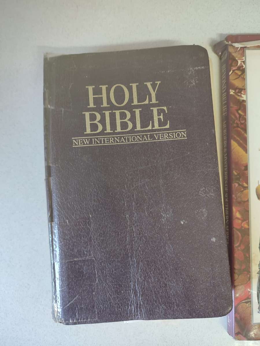 large lot of vintage and antique Books up for grabs - R1 starts