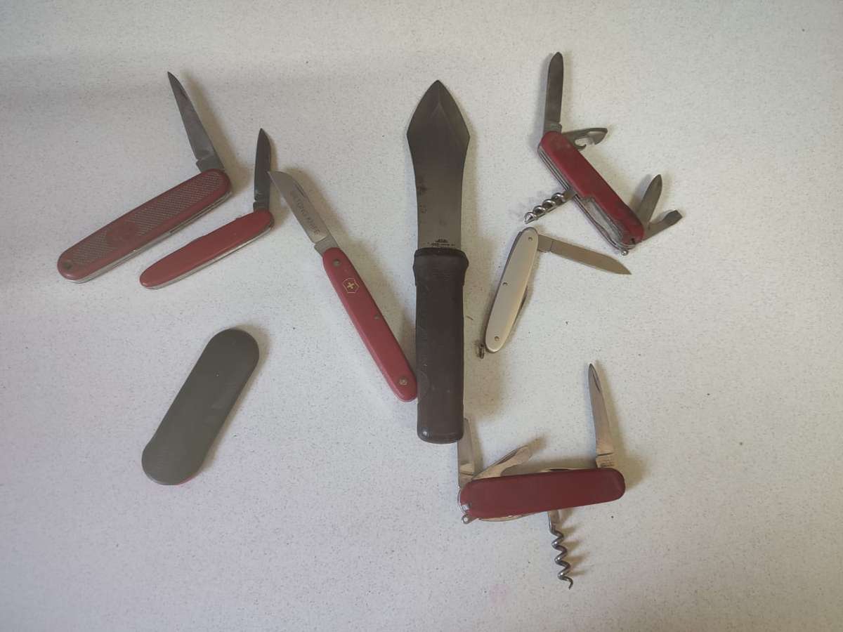 LARGE COLLECTION OF KNIFES - SOME SWISS POCKECT KNIFES - SHEFFIELD - AND GERMAN