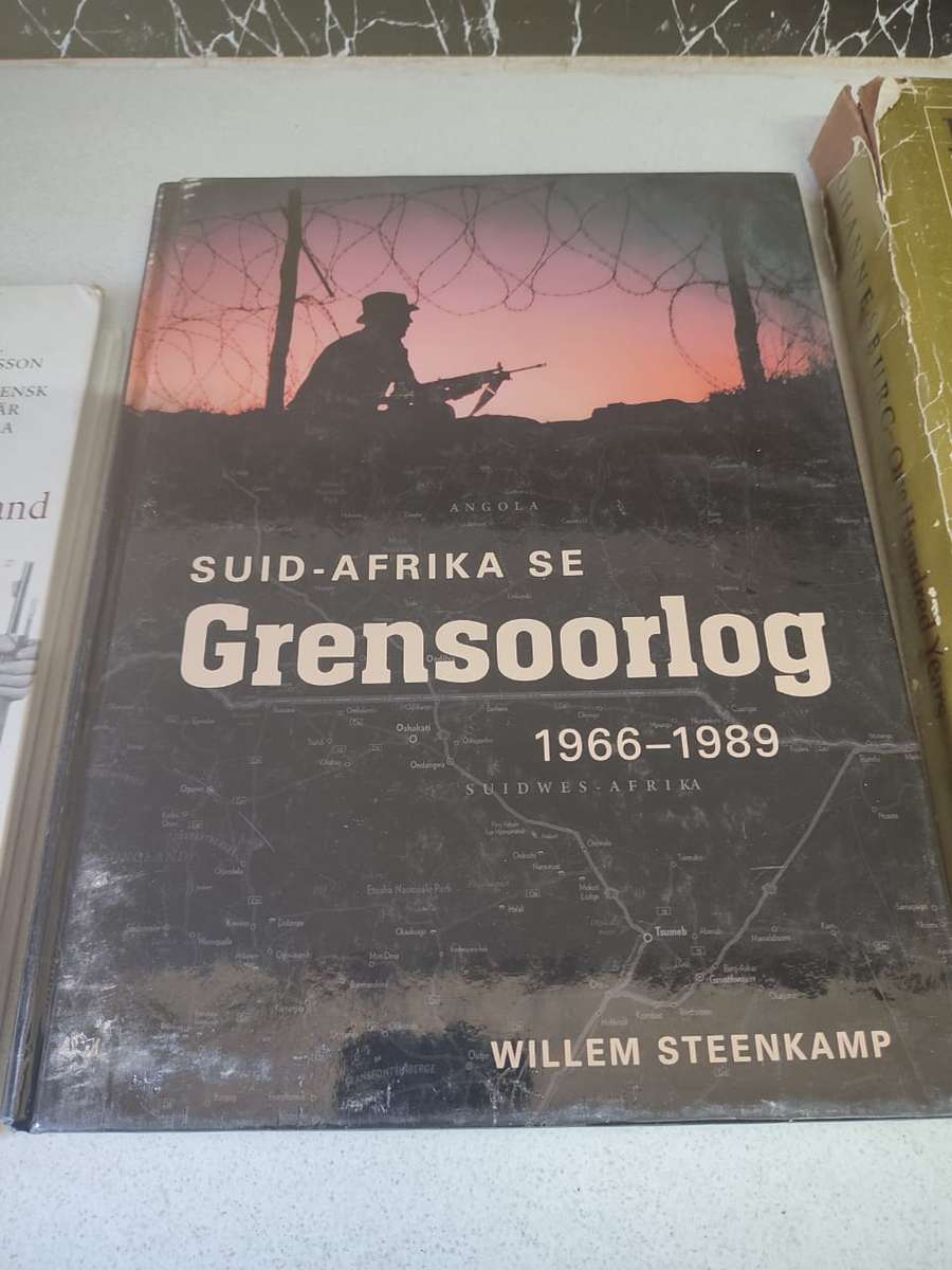 STUNNING AFRICANA AND GRENSOORLOG BOOK JOBLOTT