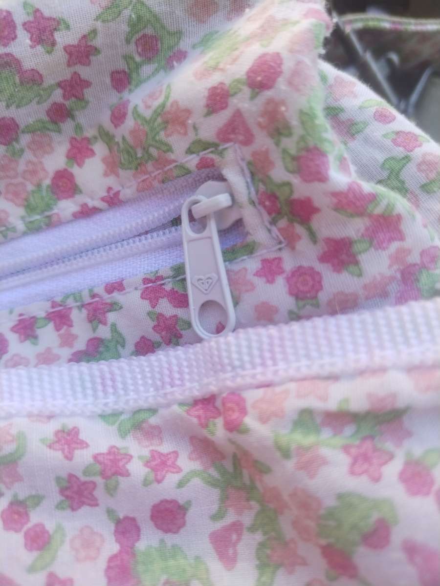 #5 early 2000's COLLECTABLE ROXY - womans shoulder wear - MINT CONDITIONALL BUTTONS AND ZIPS 100%