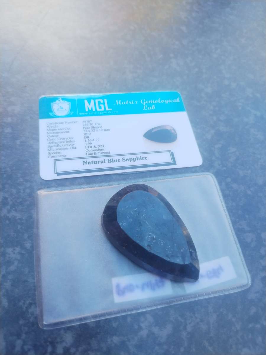 #6 - SUPPER LARGE CORRANDUM @ PRECIOUS GEMSTONE - 236.70 CARATS - THIS IS HUGE! NATURAL SHAPPHIRE