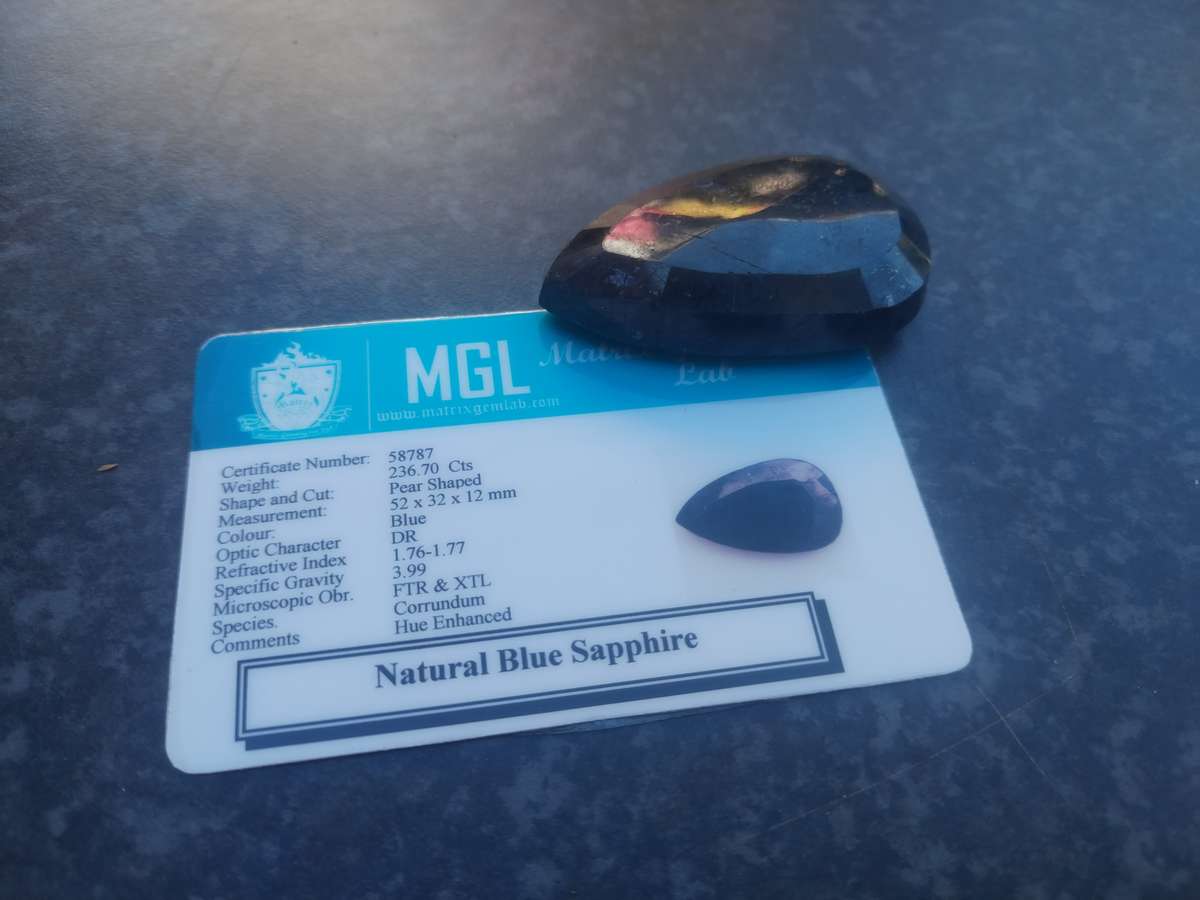 #6 - SUPPER LARGE CORRANDUM @ PRECIOUS GEMSTONE - 236.70 CARATS - THIS IS HUGE! NATURAL SHAPPHIRE