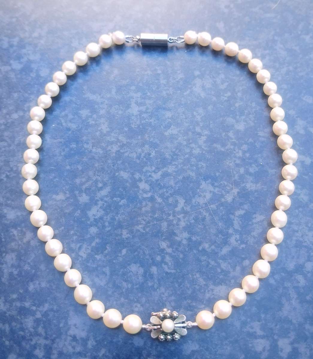 #7 STEARLING SILVER - MAGNETIC - JAPANESE SALTWATER AKOYA PEARL NECKLACE - 8MM