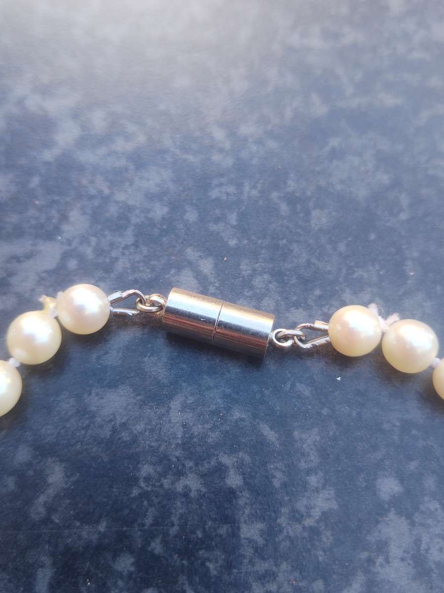 #7 STEARLING SILVER - MAGNETIC - JAPANESE SALTWATER AKOYA PEARL NECKLACE - 8MM