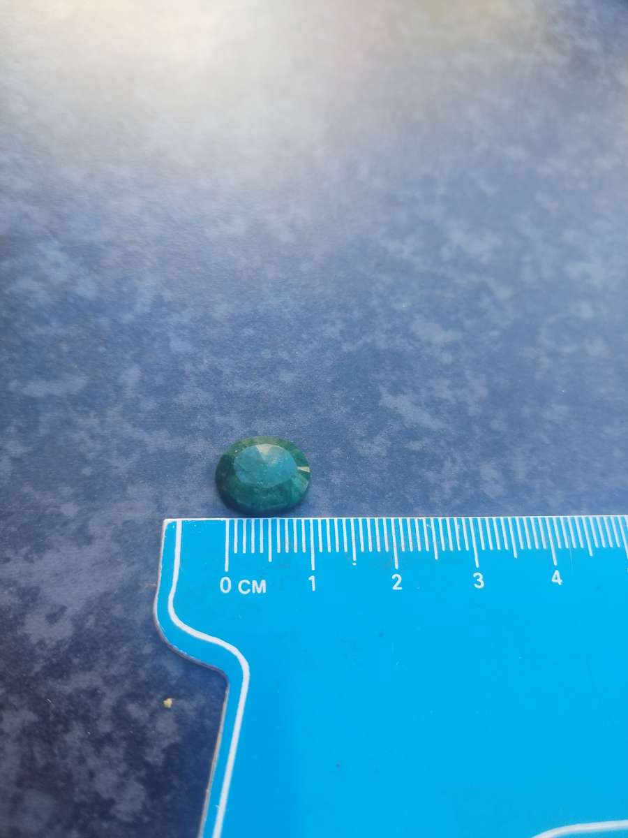 #9 STUNNING GREEN EMMERALD UP ON AUCTION