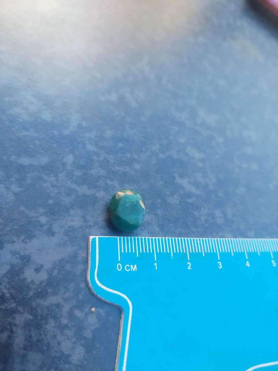 #9 STUNNING GREEN EMMERALD UP ON AUCTION