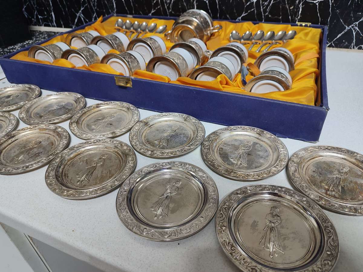 !!!!WOW!!! STUNNING TEA CUP SET WITH SAUCERS AND SUGAR POT!!!