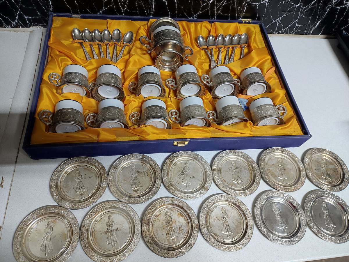 !!!!WOW!!! STUNNING TEA CUP SET WITH SAUCERS AND SUGAR POT!!!