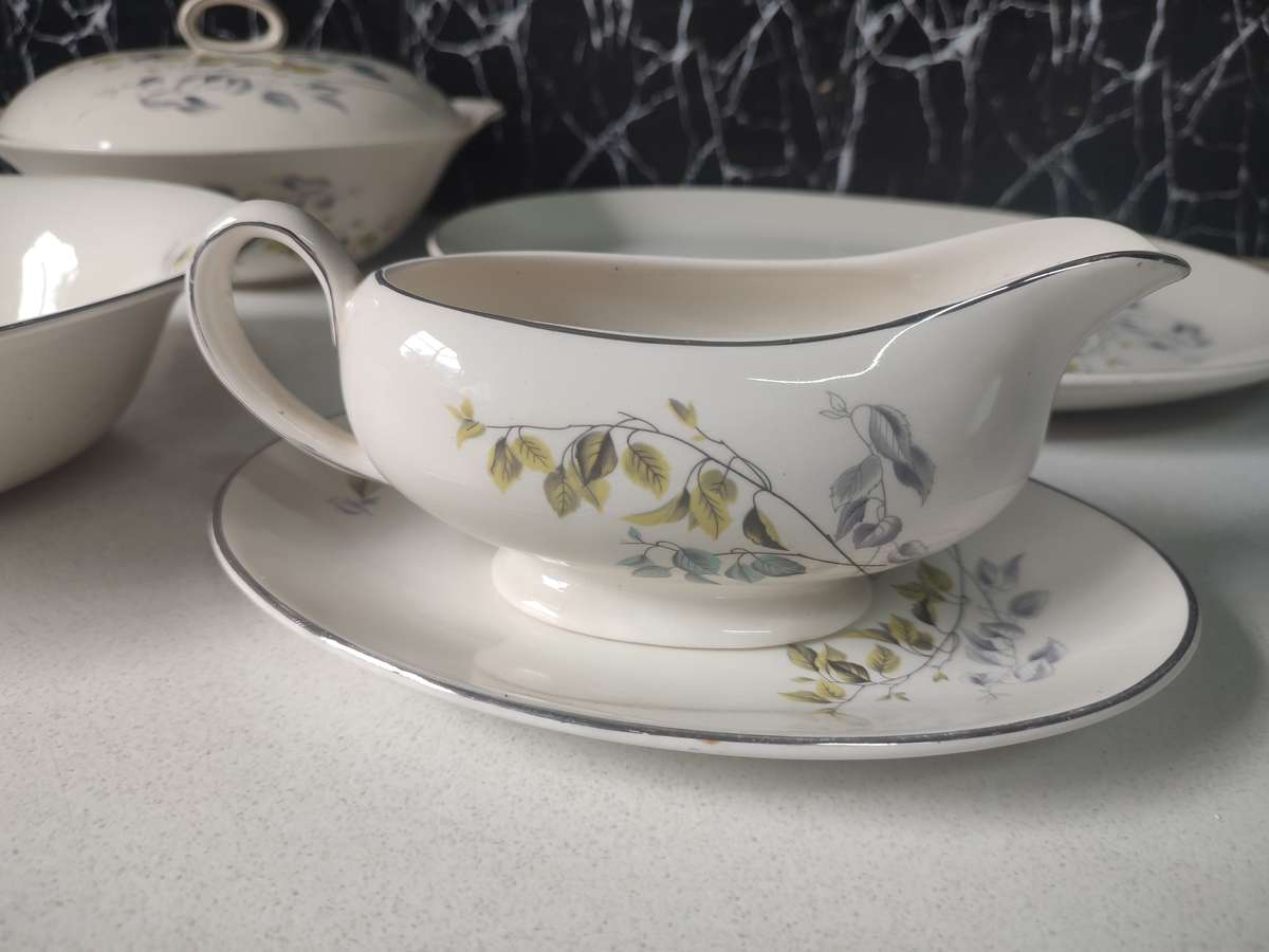 #4 BAVARIA IVORY PORCELAIN DINNERWARE SET