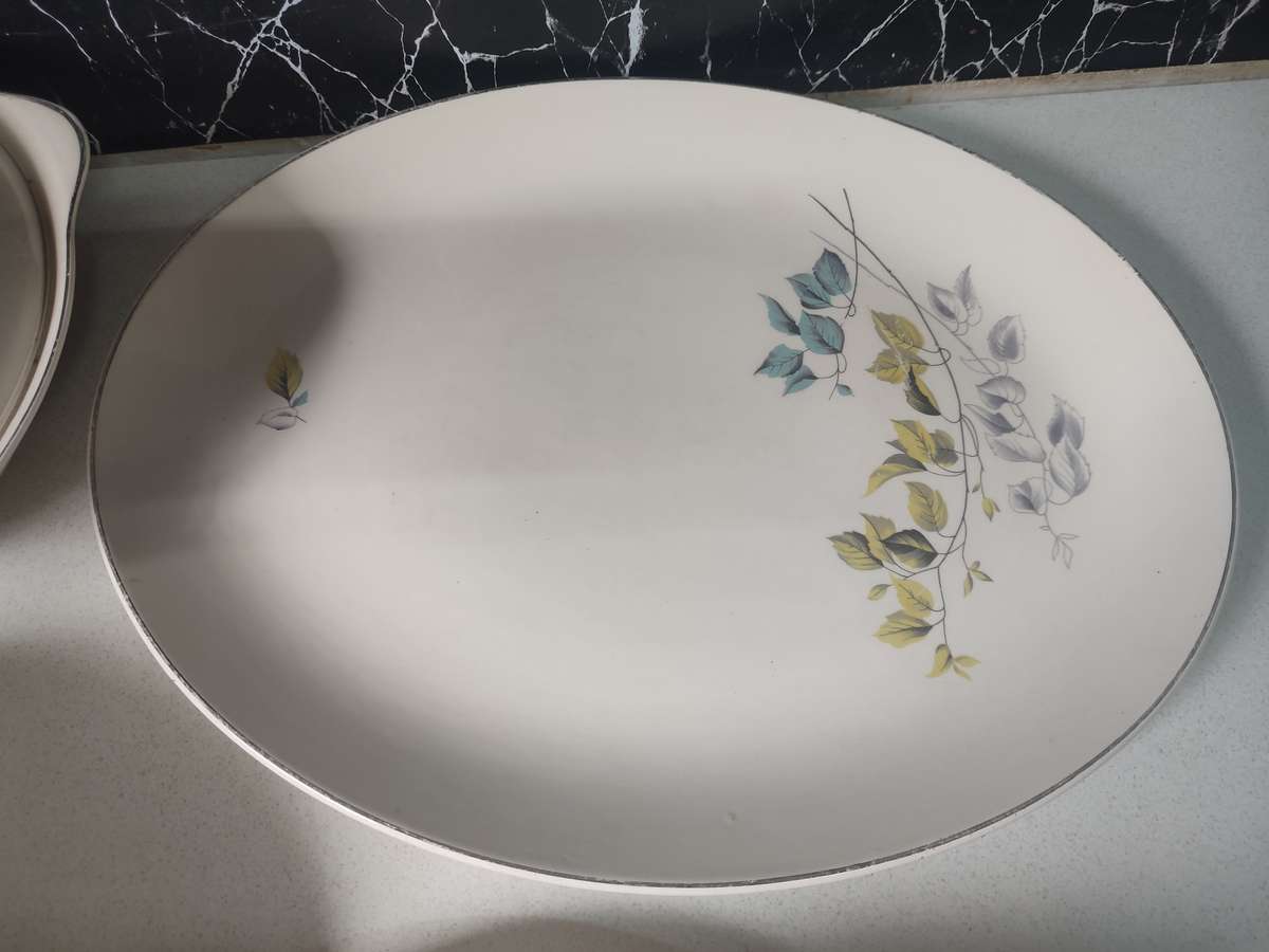 #4 BAVARIA IVORY PORCELAIN DINNERWARE SET