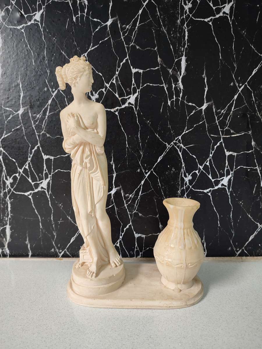 #6 ROMAN/GREEK STYLE WOMAN SCULPTURE