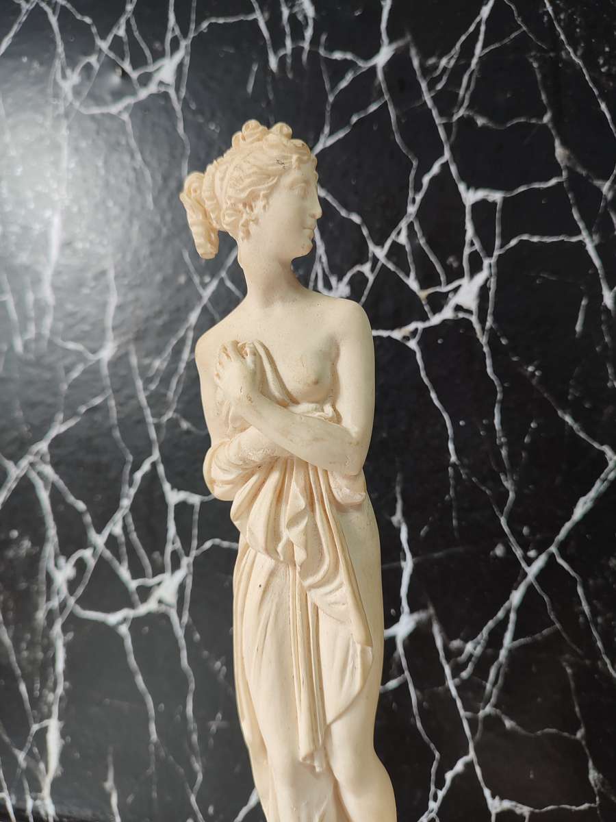 #6 ROMAN/GREEK STYLE WOMAN SCULPTURE