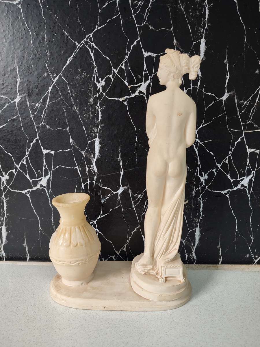 #6 ROMAN/GREEK STYLE WOMAN SCULPTURE
