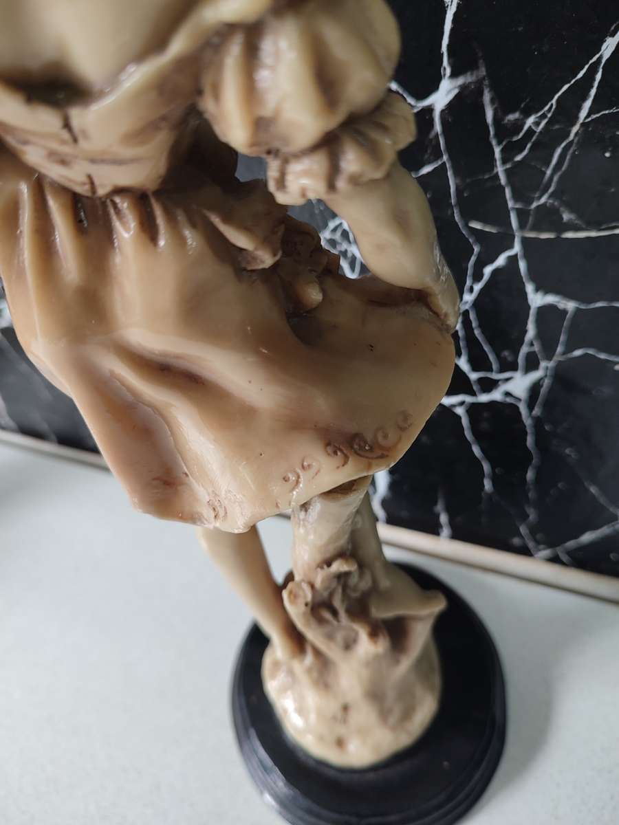 #2 STUNNING 19TH CENTURY VINTAGE PORCELAIN FIGURINE!