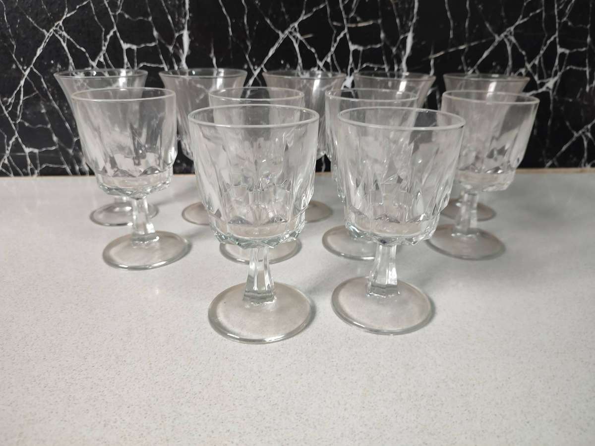 #4 STUNNING SET OF GLASSES