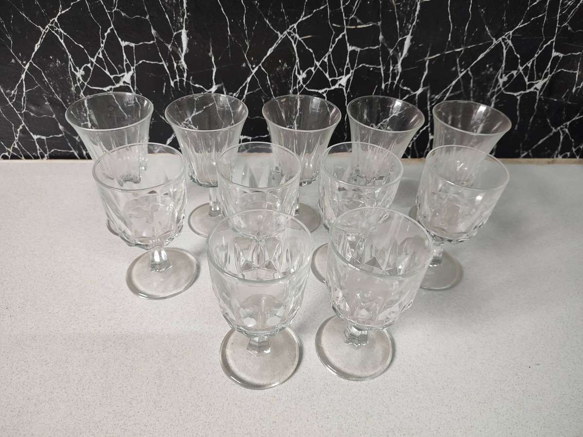 #4 STUNNING SET OF GLASSES