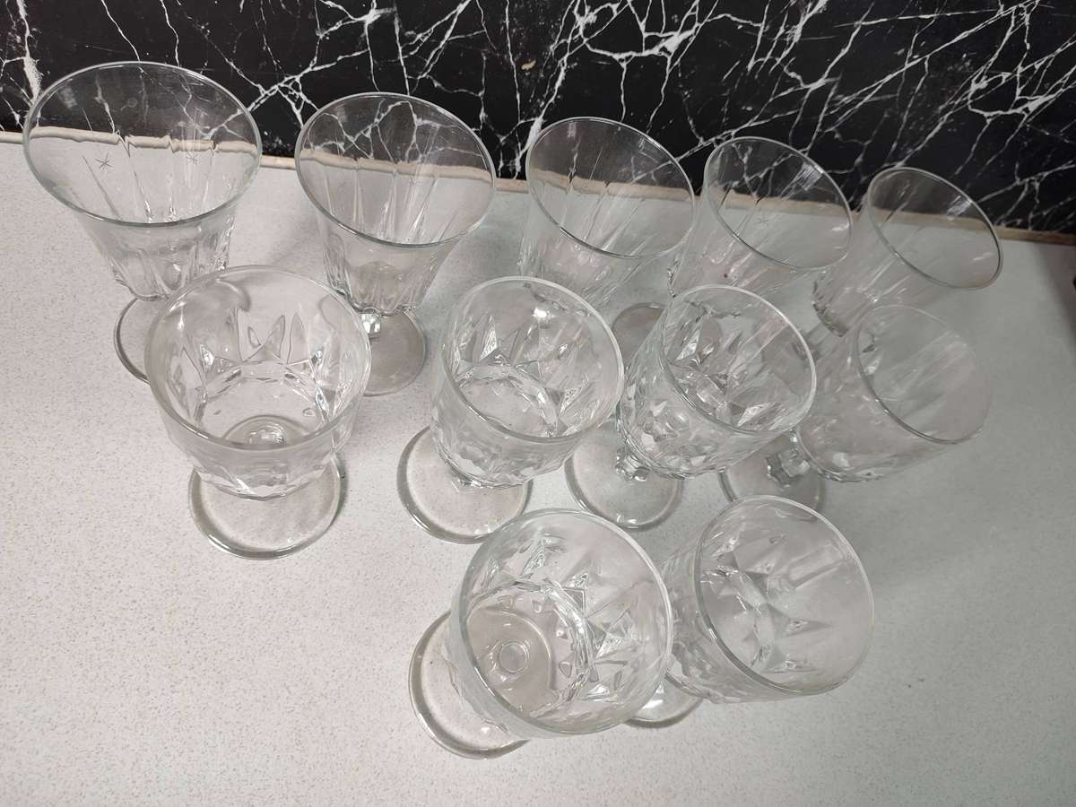 #4 STUNNING SET OF GLASSES