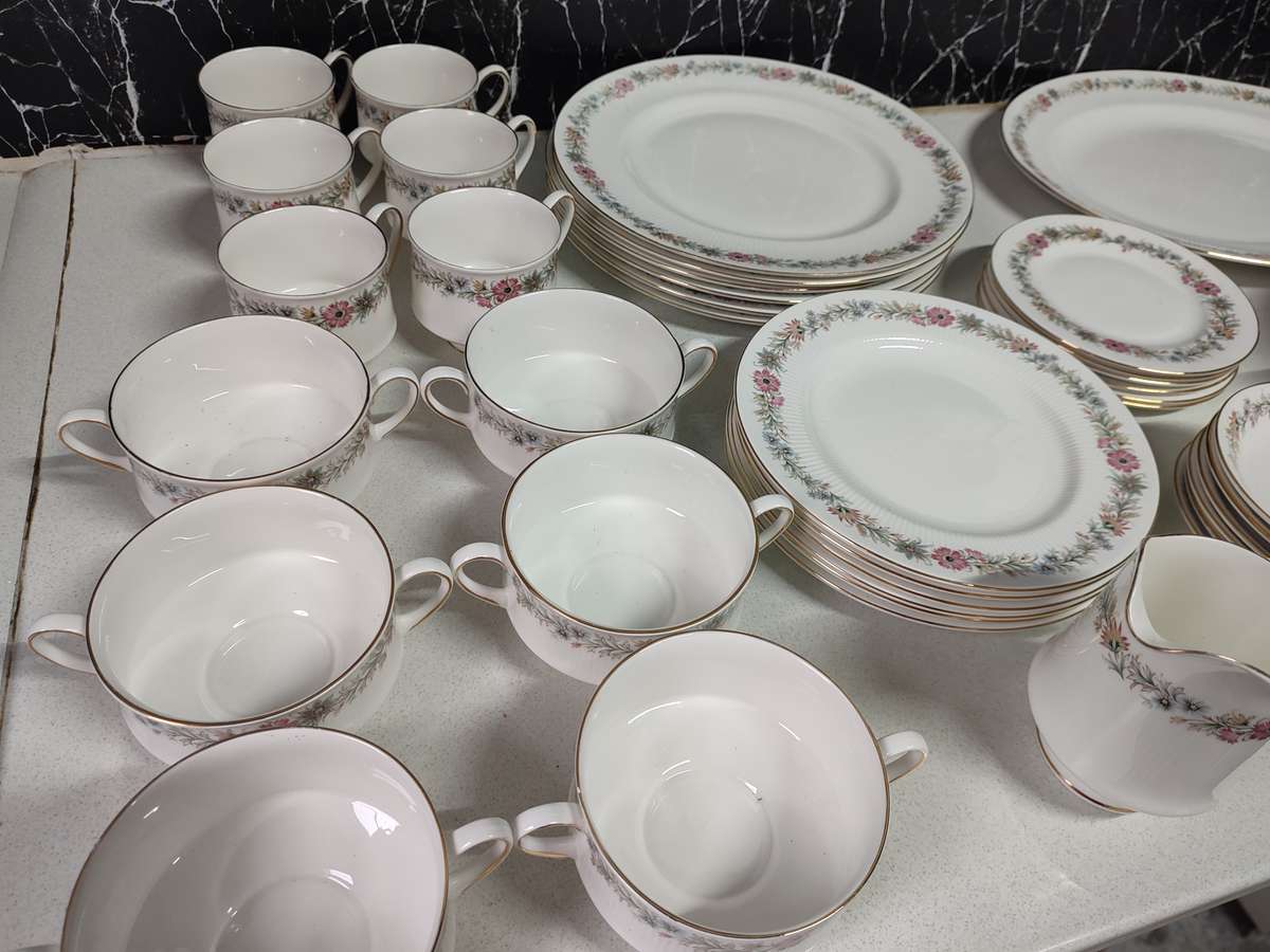 #1 ROYAL ALBERT PARAGON FINE CHINA (BELINDA PATTERN) COMPLETE DINNER SET !!!