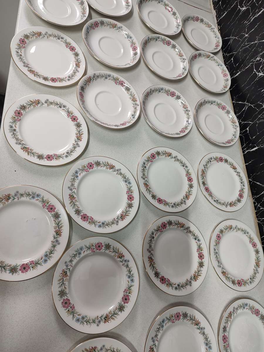 #1 ROYAL ALBERT PARAGON FINE CHINA (BELINDA PATTERN) COMPLETE DINNER SET !!!