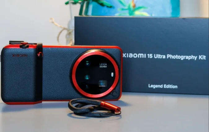 XIAOMI 15 ULTRA WITH OPTIONAL PHOTOGRAPHY KIT