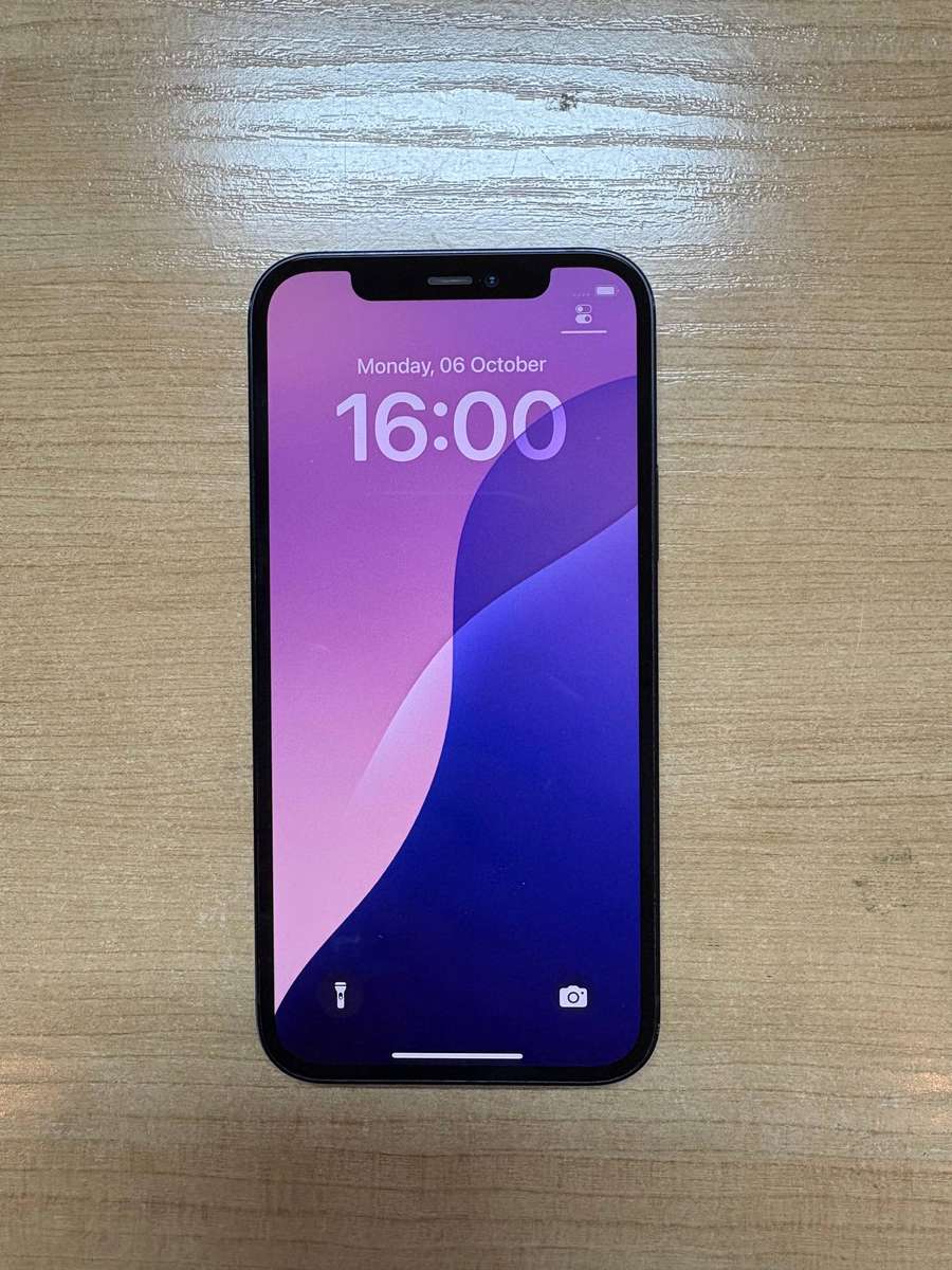 iPhone 12 - A Grade + Case and Screen glass Bundle