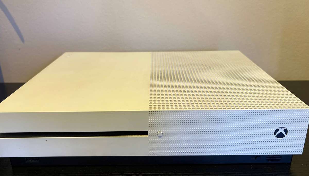 Xbox One Slim + Remote