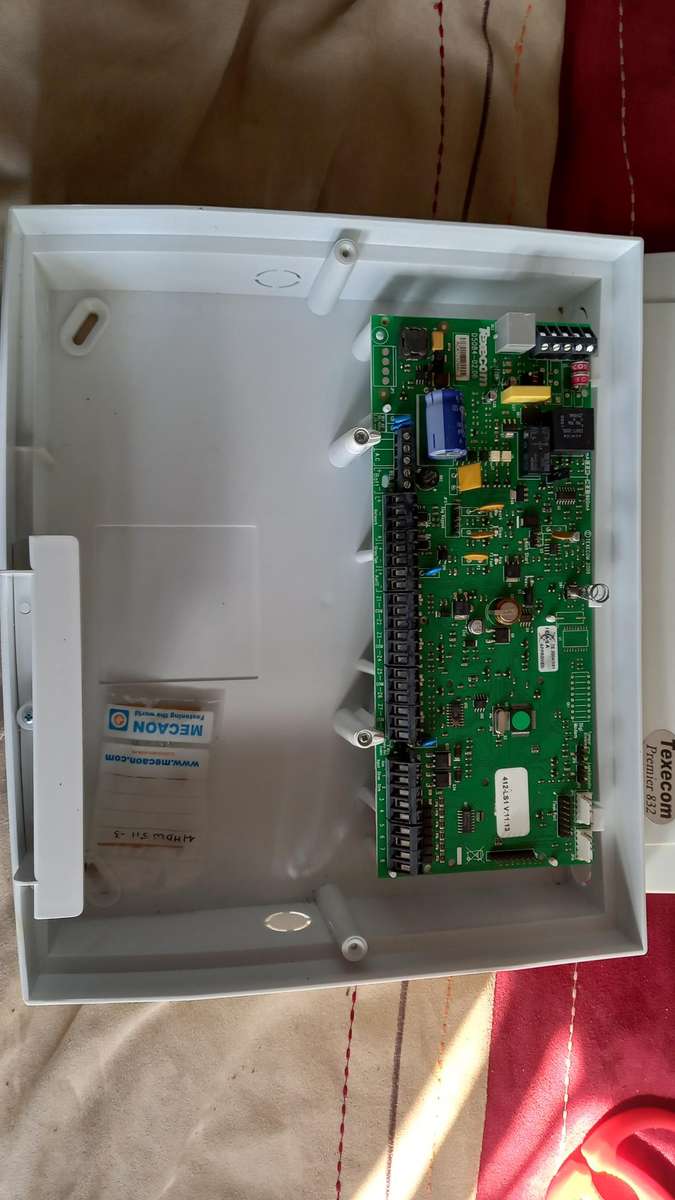Texecom Premier 832 main PCB in enclosure, no psu etc.