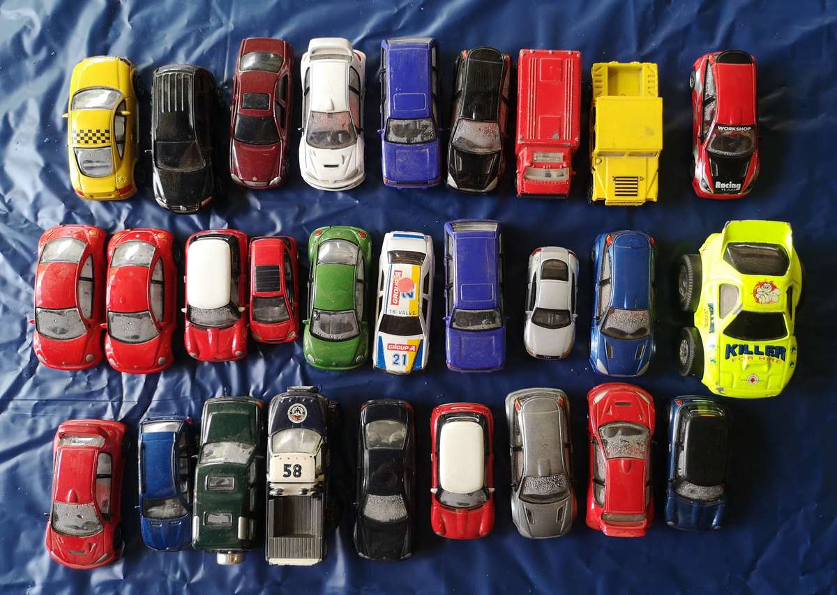Die Cast Cars x 28
