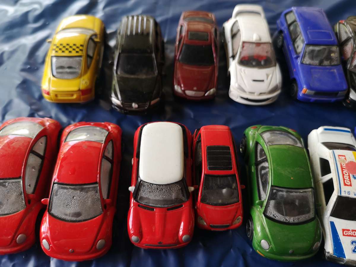 Die Cast Cars x 28