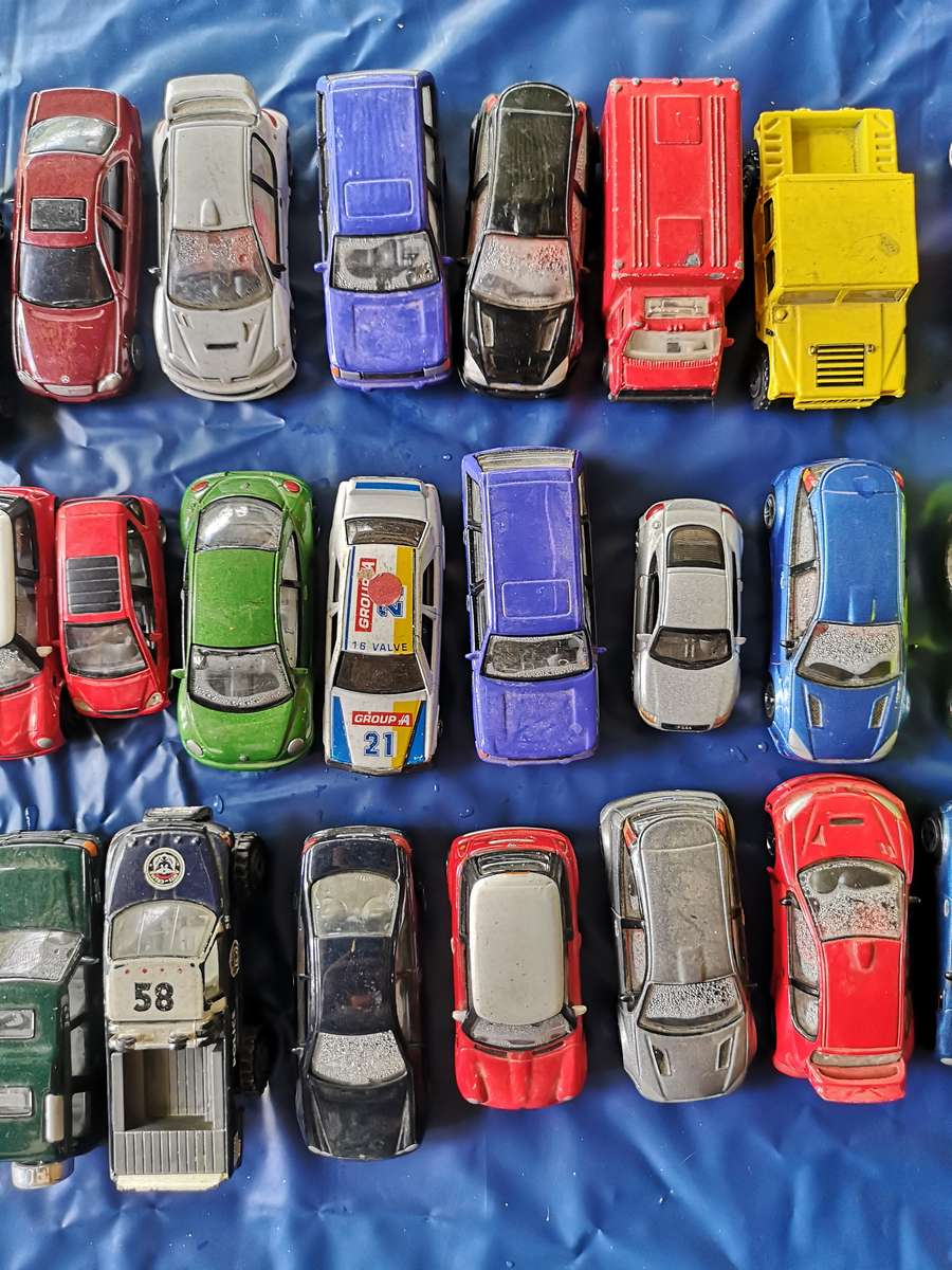 Die Cast Cars x 28