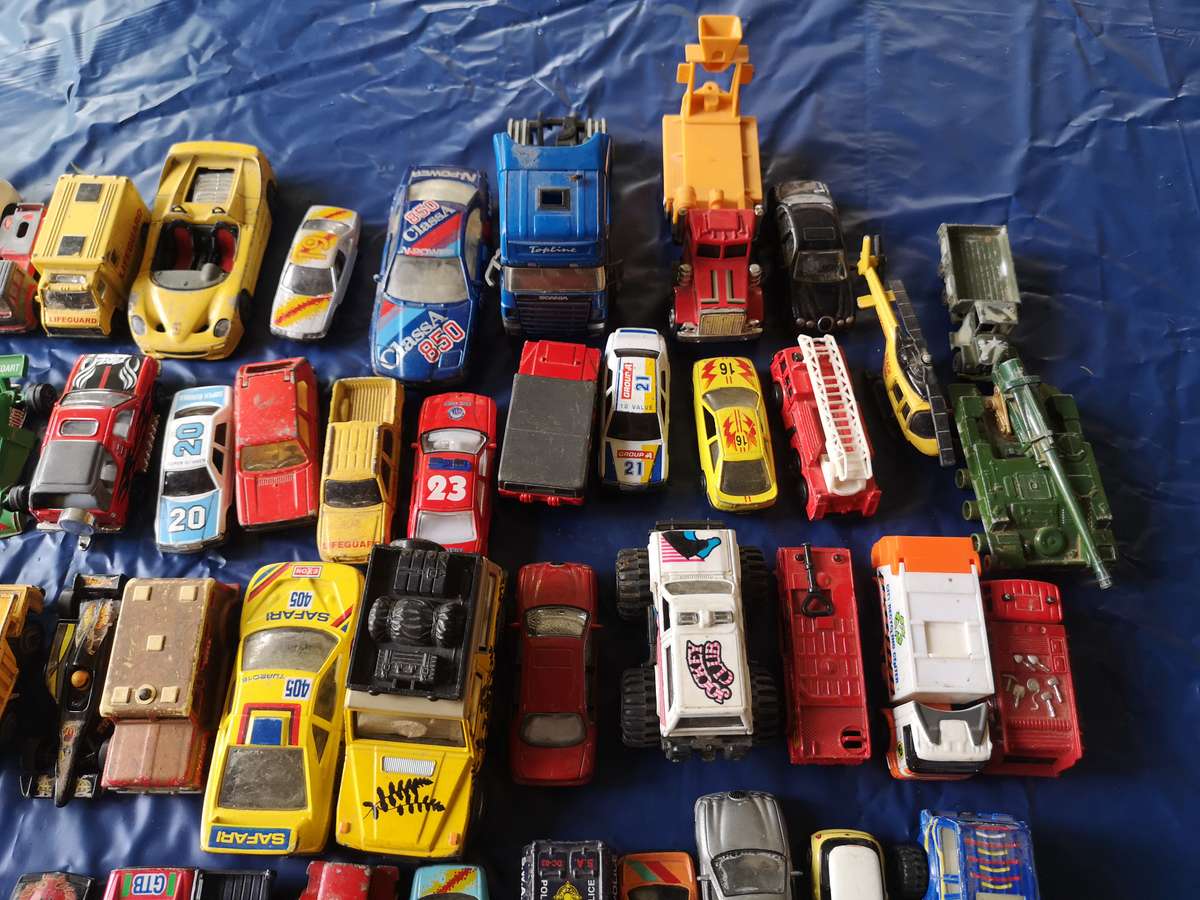 Die Cast Cars x 53