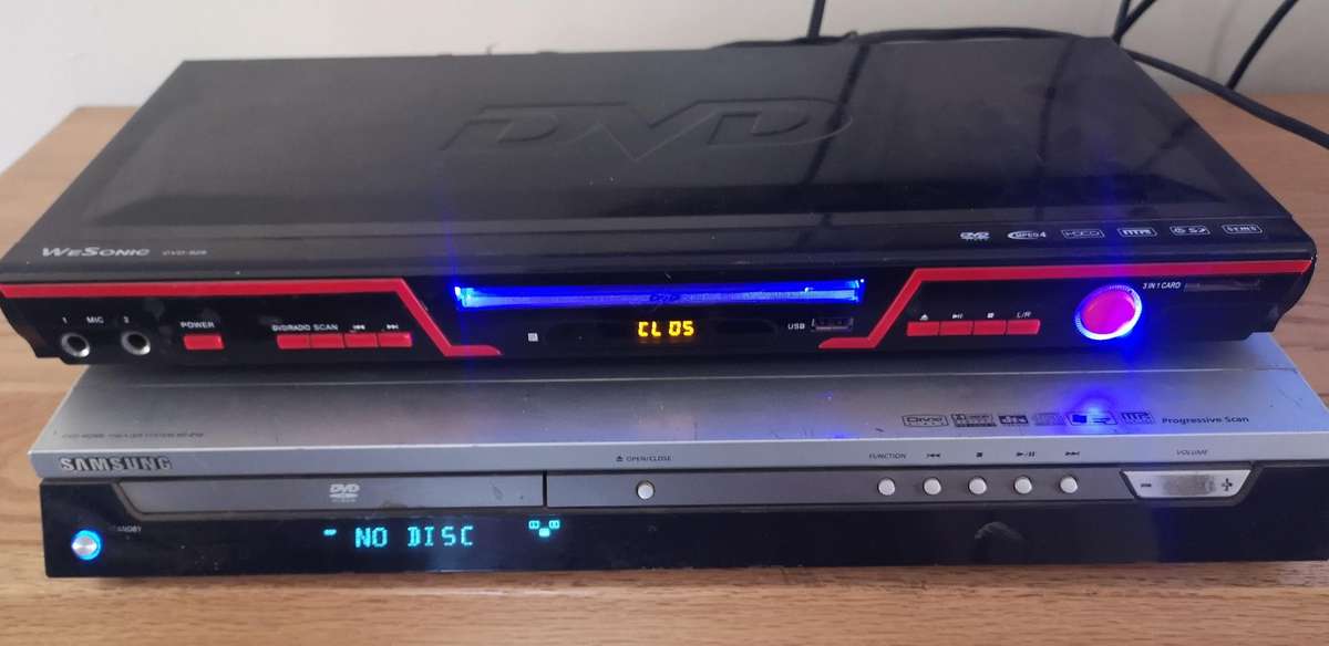 Samsung and Wesonic DVD Player - Switching On