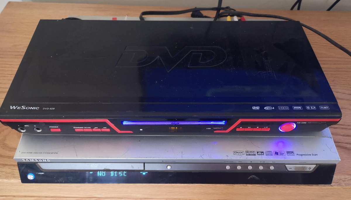 Samsung and Wesonic DVD Player - Switching On