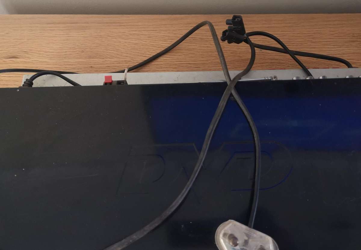 Samsung and Wesonic DVD Player - Switching On