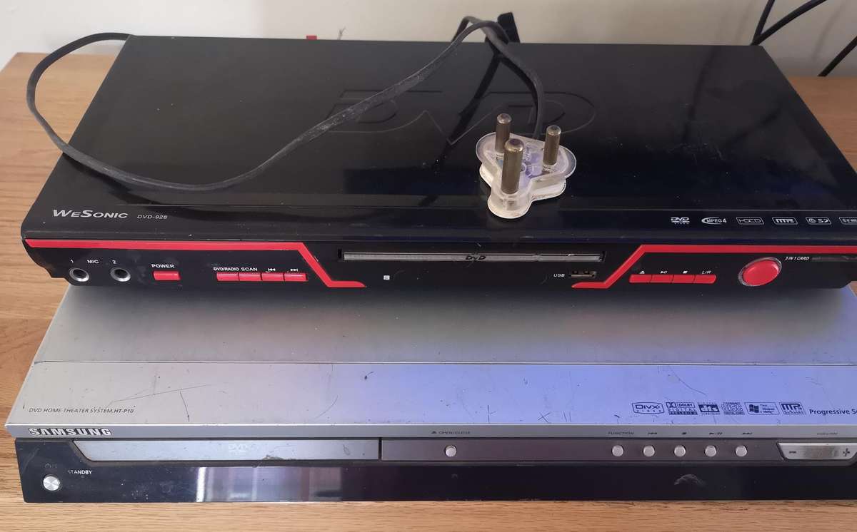 Samsung and Wesonic DVD Player - Switching On