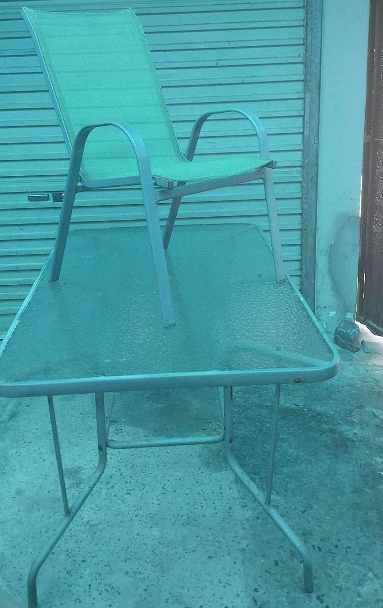 Patio table with 4 chairs - Glass top