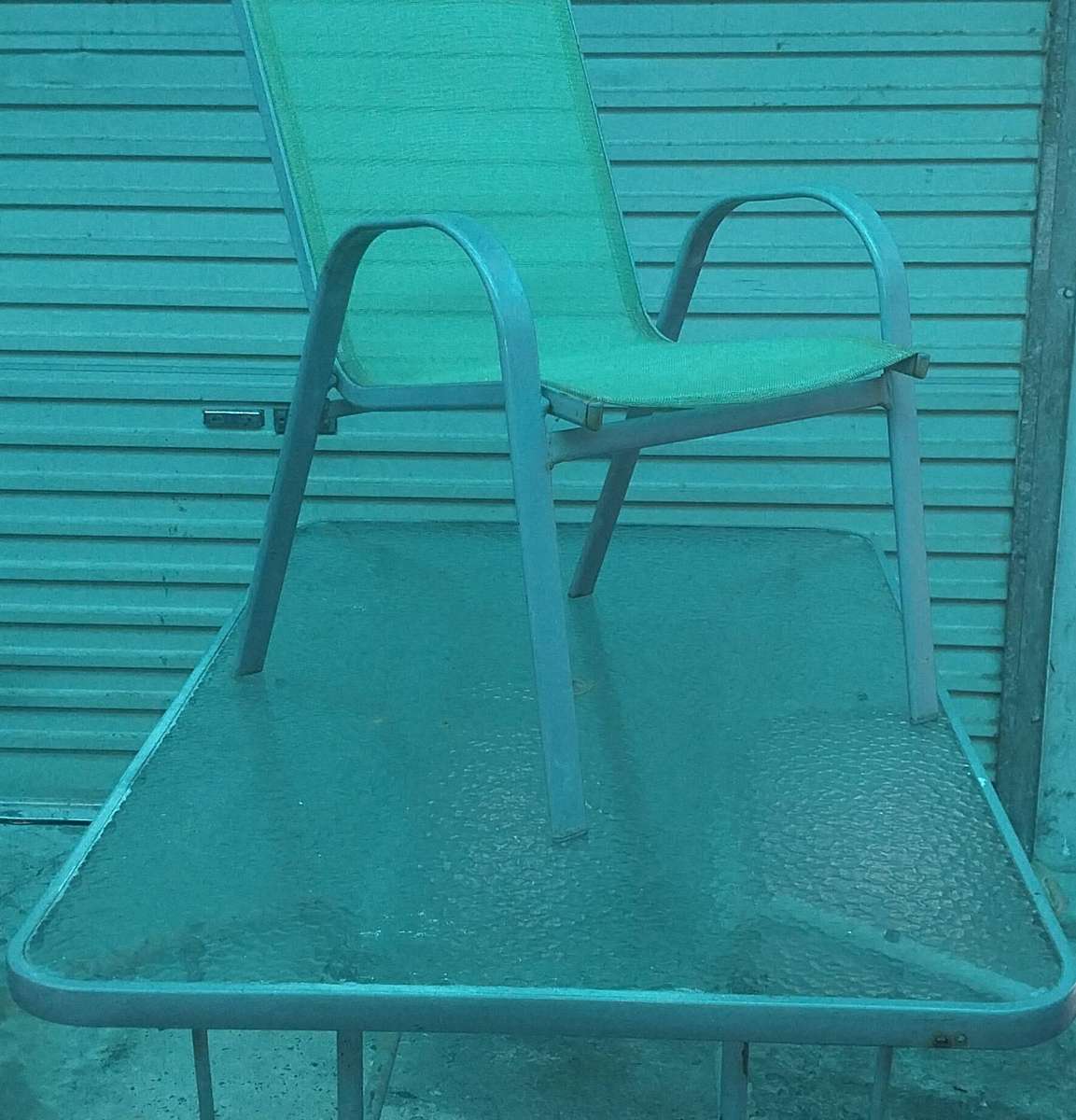 Patio table with 4 chairs - Glass top