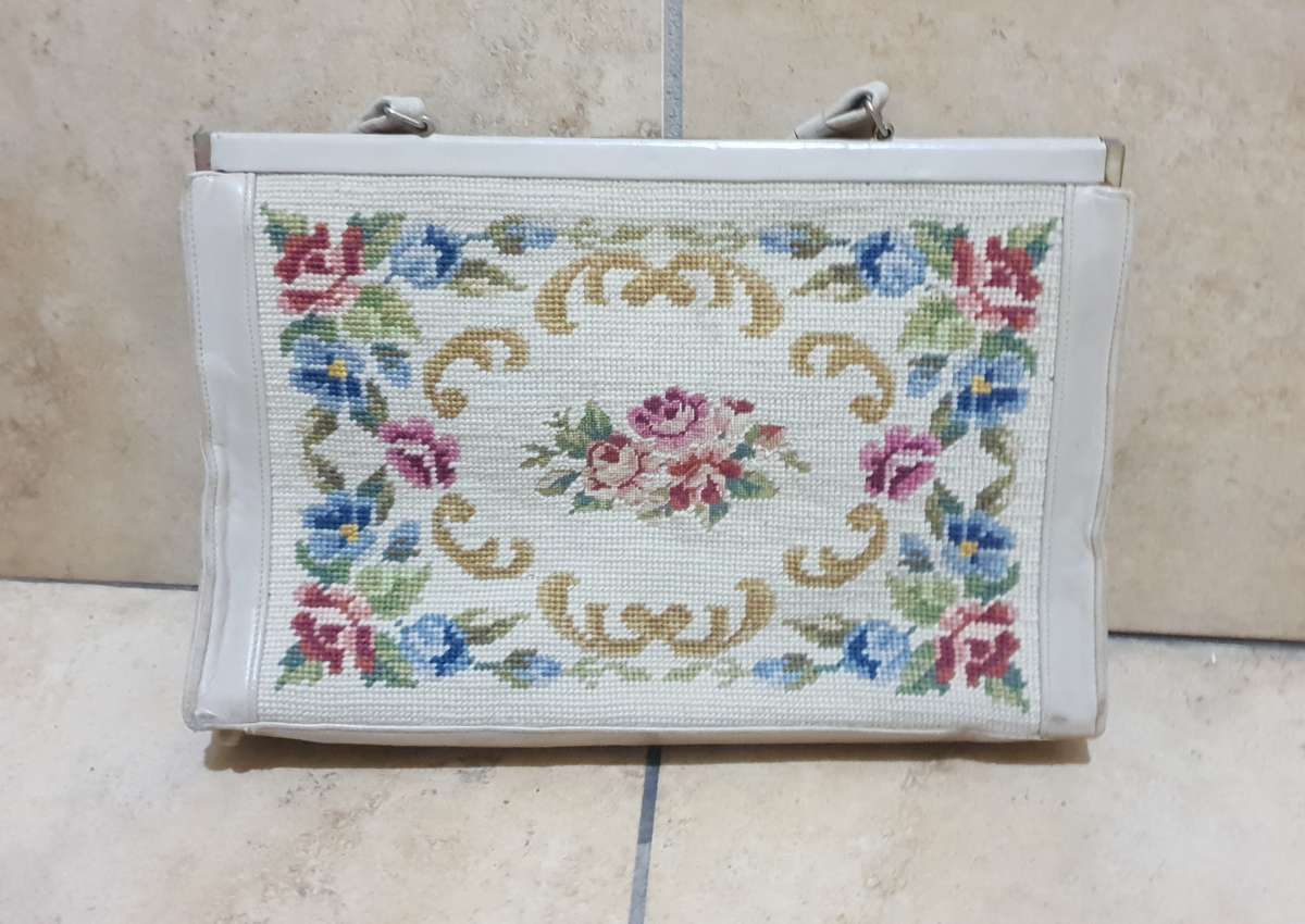 Rare Vintage handmade needlepoint floral ladies handbag / Wicker purse with leather linings