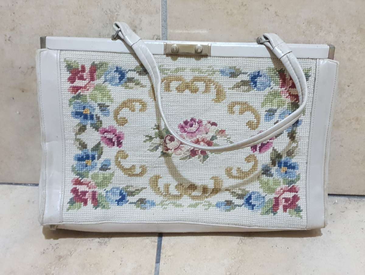 Rare Vintage handmade needlepoint floral ladies handbag / Wicker purse with leather linings