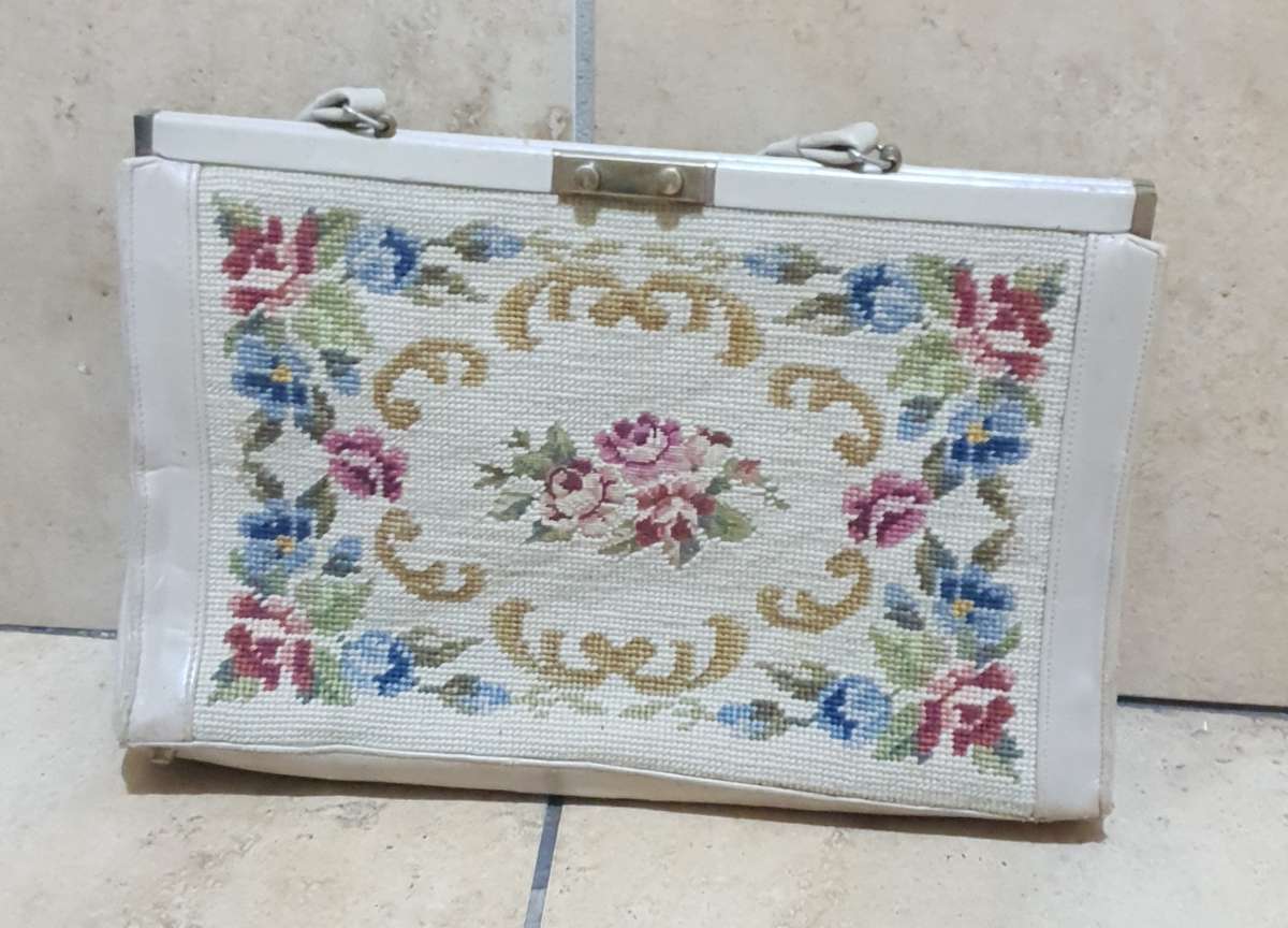 Rare Vintage handmade needlepoint floral ladies handbag / Wicker purse with leather linings