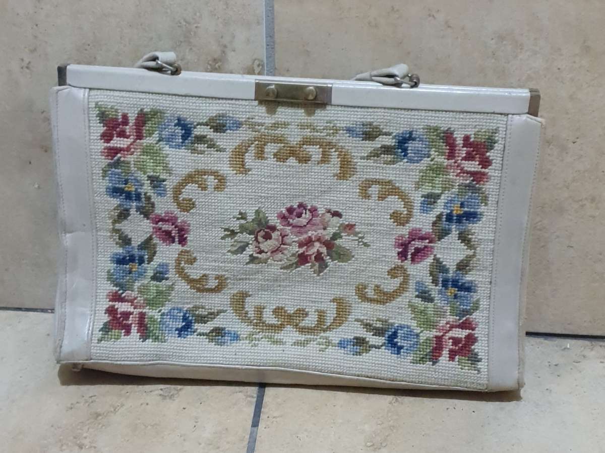 Rare Vintage handmade needlepoint floral ladies handbag / Wicker purse with leather linings
