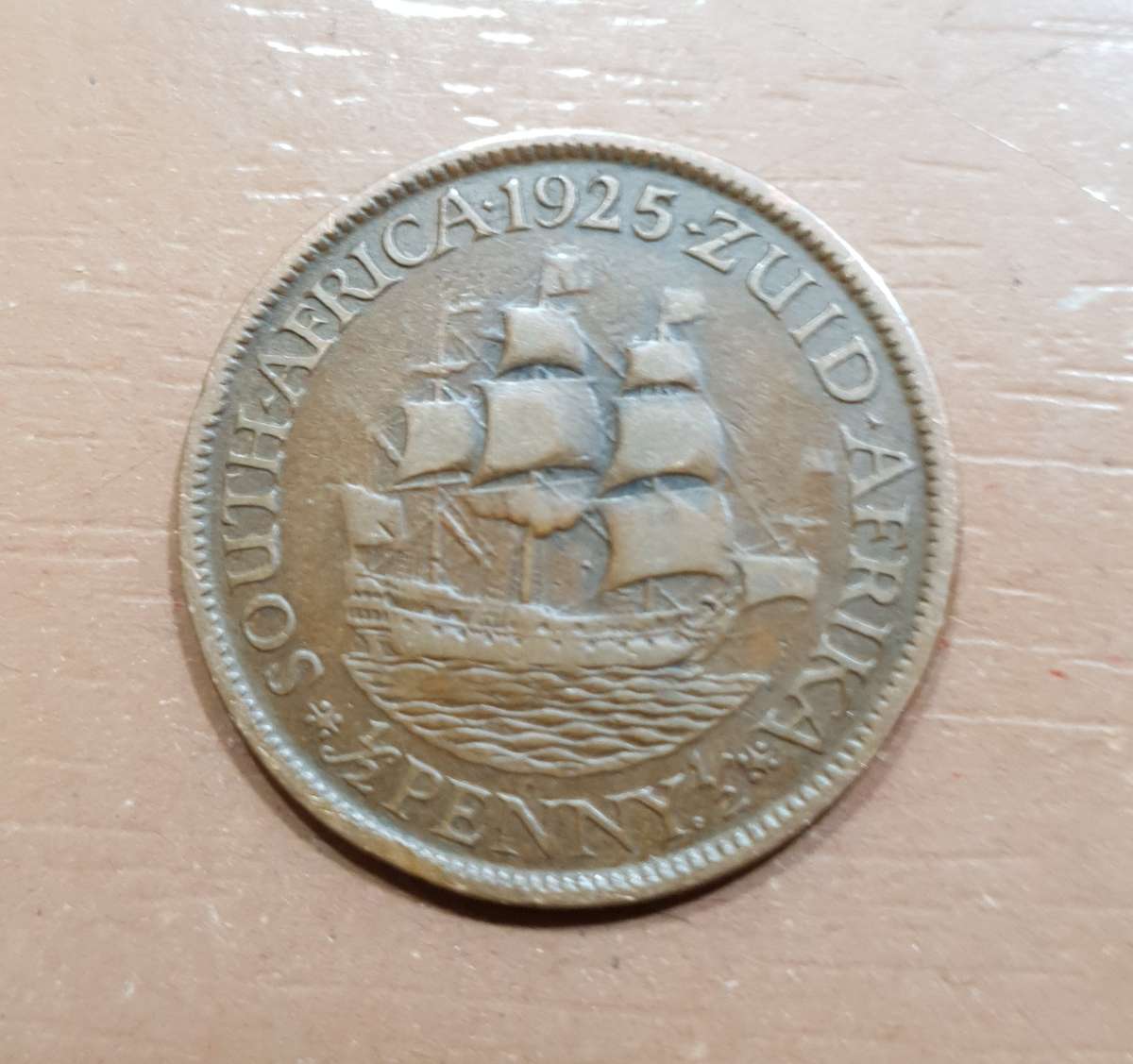 Scarce 1925 Union of South Africa Half Penny coin - Low Mintage, Key date, Good details.