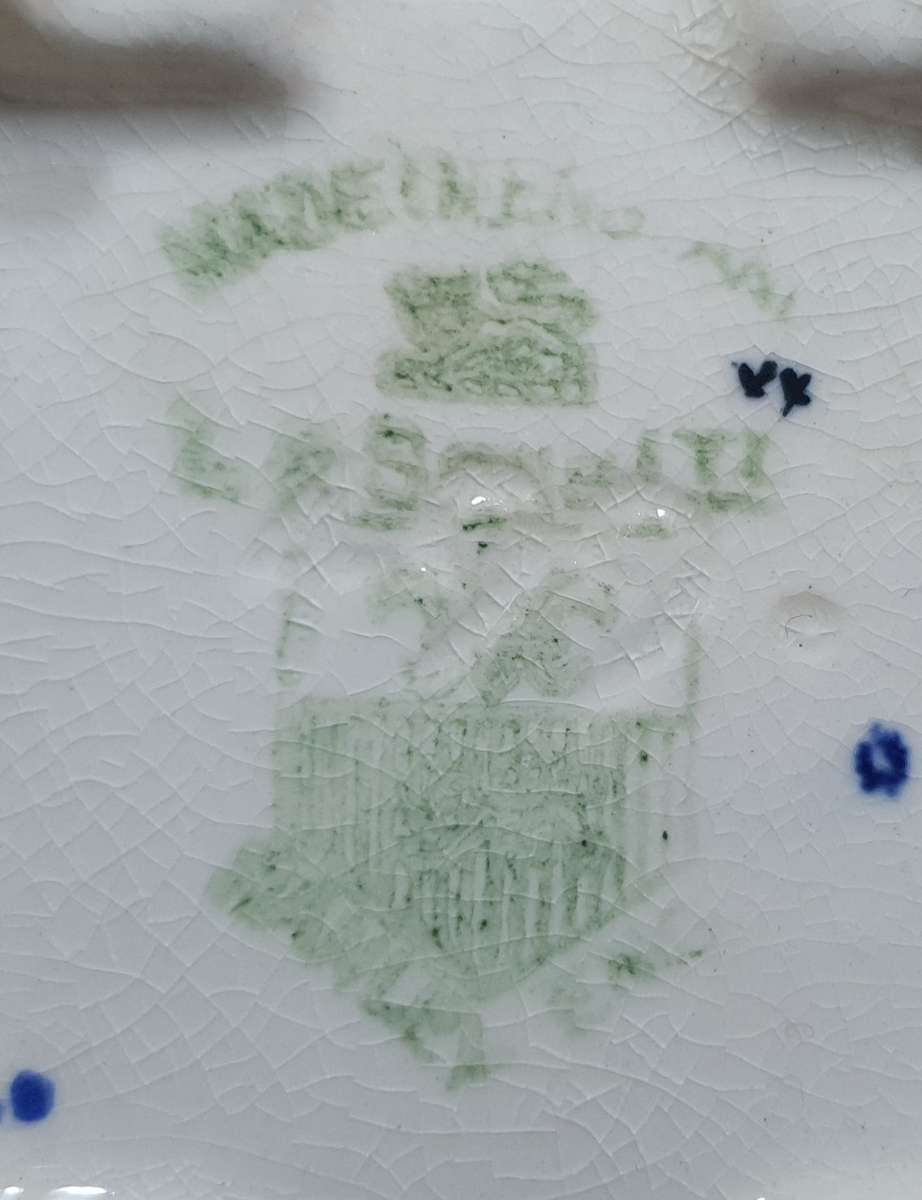 L & Sons Limited , Hanley - England hallmarked EPNS large sugar castor in pristine conditi0n