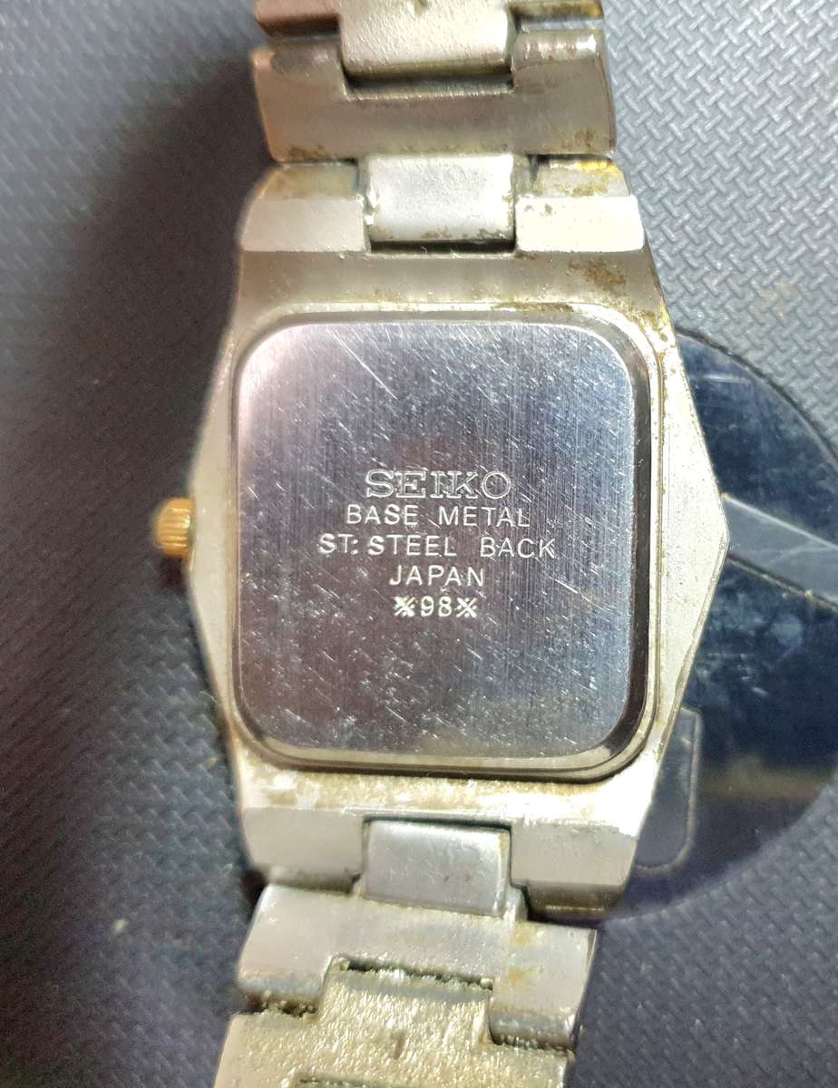 Vintage Seiko - Japan Mens quartz wristwatch in used but good working condition