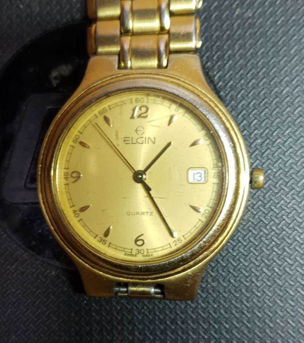 Vintage Elgin - USA Mens wristwatch with date window in good working condition