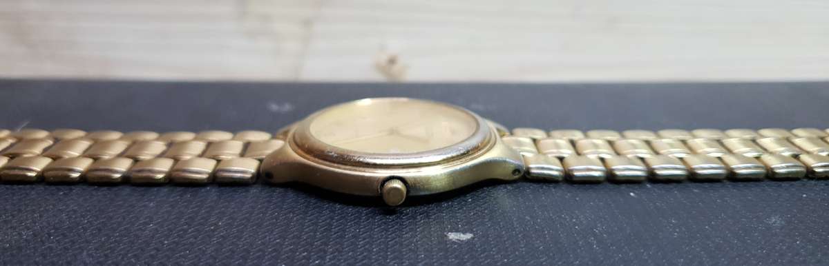 Vintage Elgin - USA Mens wristwatch with date window in good working condition