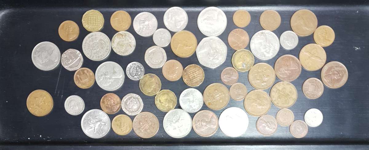 TREASURE HUNT - Large collection of collectable British coins in good conditon.