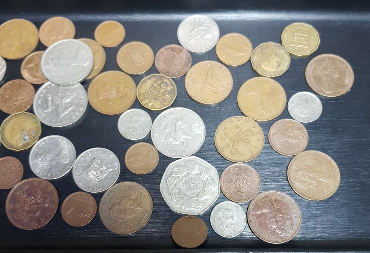 TREASURE HUNT - Large collection of collectable British coins in good conditon.