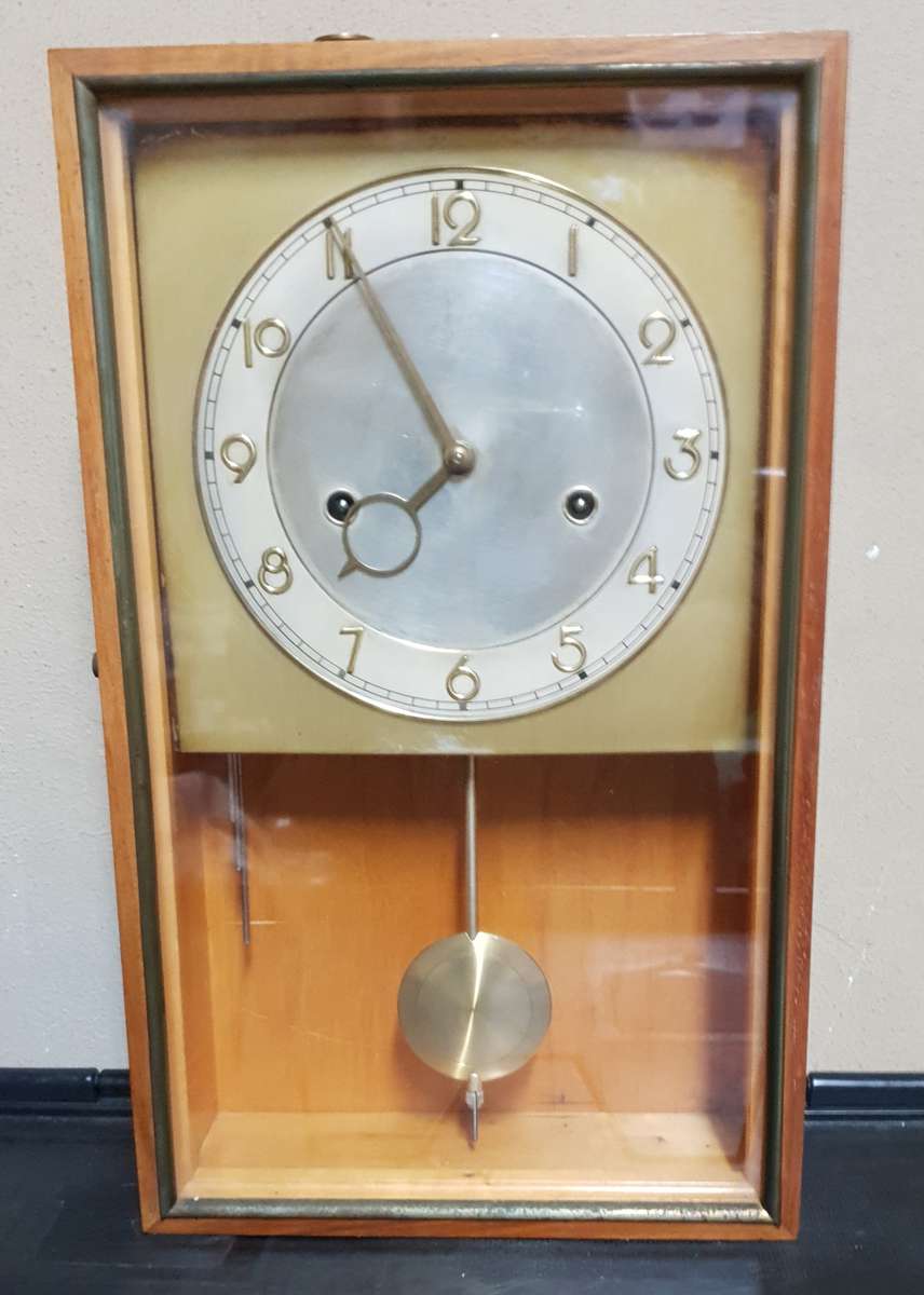 VINTAGE KIENZLE GERMANY STRIKING PENDULUM WALL CLOCK IN PRISTINE WORKING CONDITION